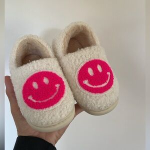 New W/O tags Toddler girls slippers